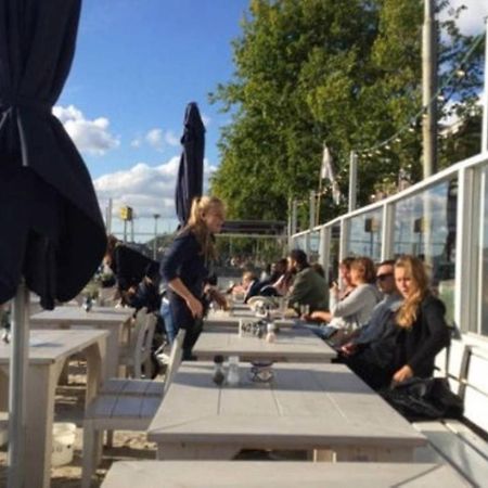Tiny Houseboat B&B On The Amstel River Amsterdam Exterior photo