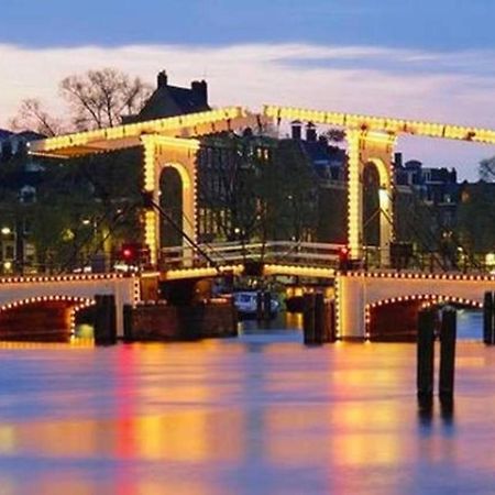 Tiny Houseboat B&B On The Amstel River Amsterdam Exterior photo