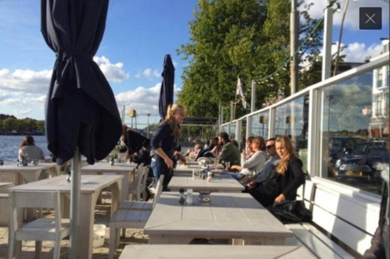 Tiny Houseboat B&B On The Amstel River Amsterdam Exterior photo