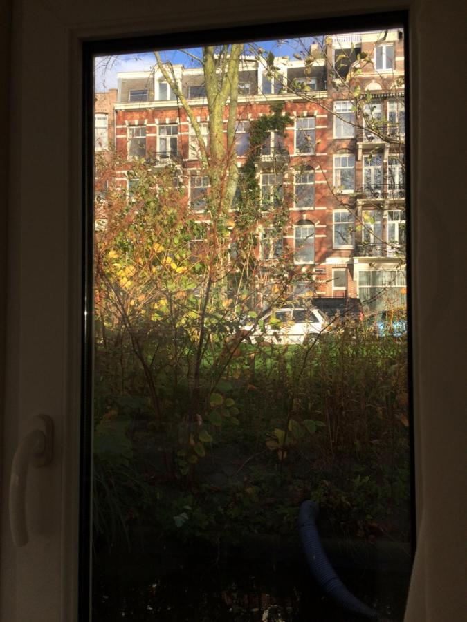 Tiny Houseboat B&B On The Amstel River Amsterdam Exterior photo